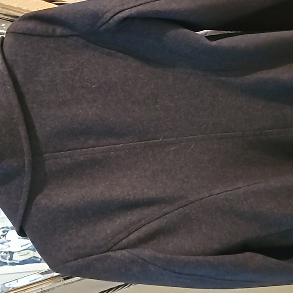 Gorgeous wool coat. Worn once only . Sent To Consignment - Picture 6 of 6